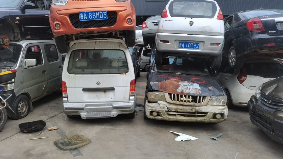 貴州報(bào)廢車拆解2